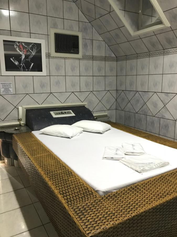 Genus Motel (Adults Only) Убераба Экстерьер фото
